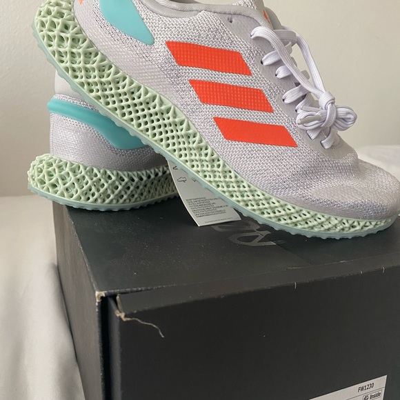 Never been work Adidias 4D kid size - Picture 3 of 8